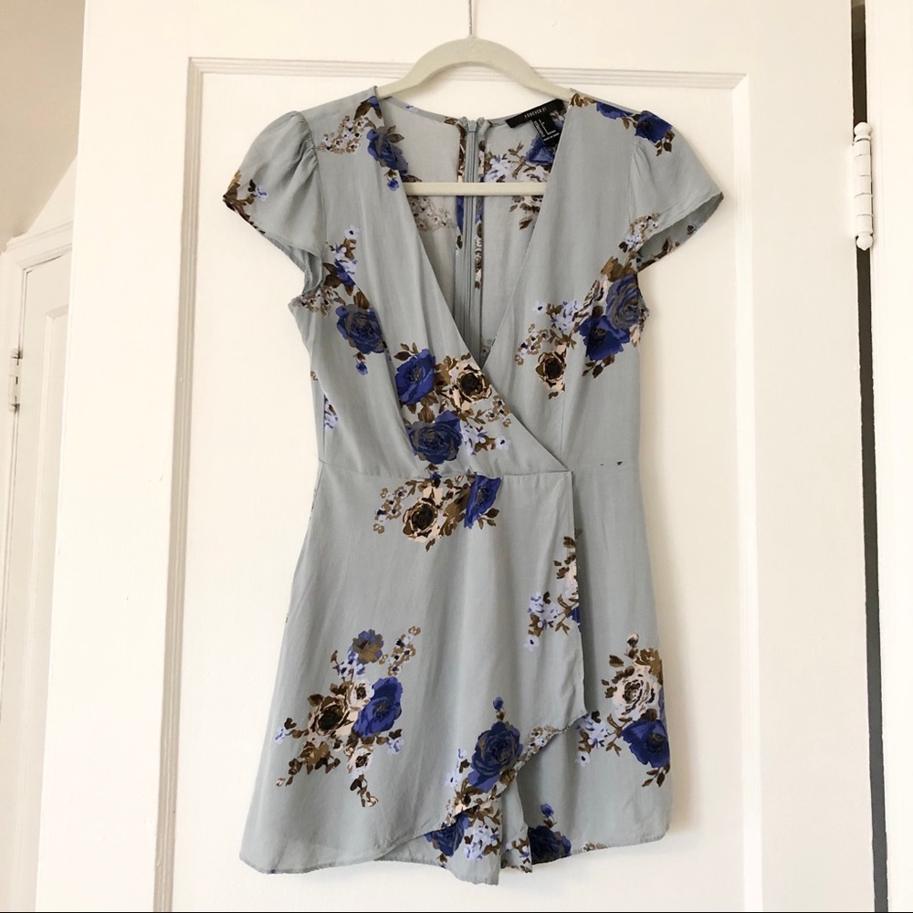 FOREVER 21 Blue Floral Romper Size Small